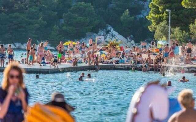 Apartments Mali Mate