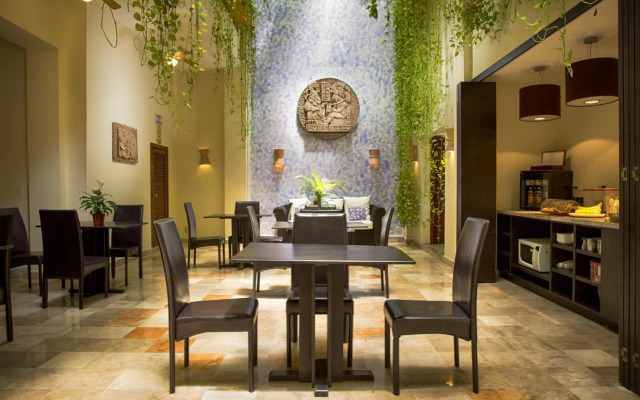 Hotel Los Itzaes by 5th av
