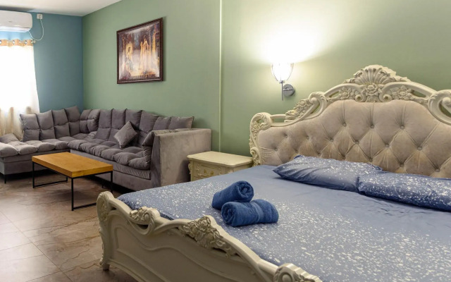 Laguardia Hotel