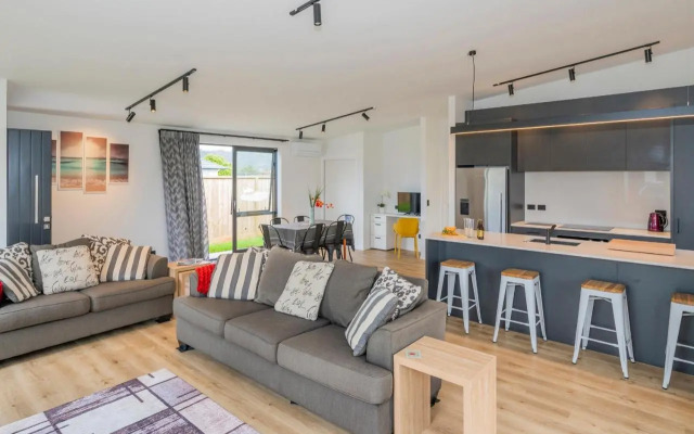 Sun and Sea Sanctuary - Whitianga Holiday Home
