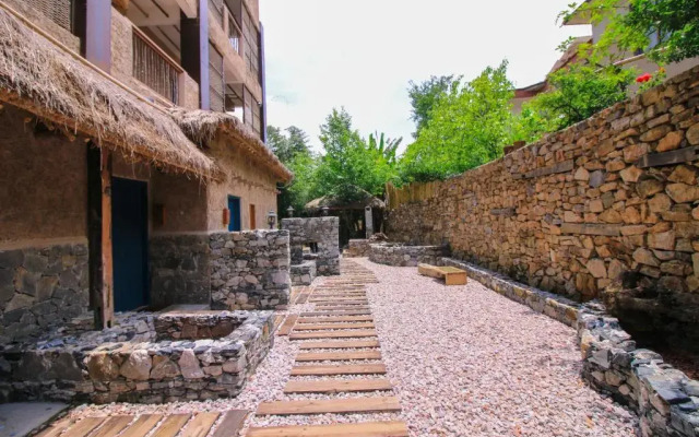 The Twelve Manor Terraces Lodge