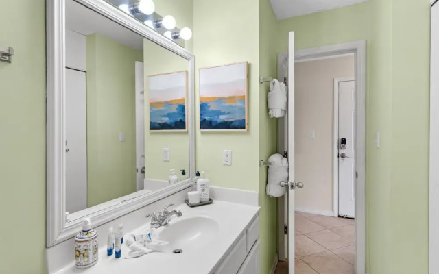 Grand Caribbean West 215