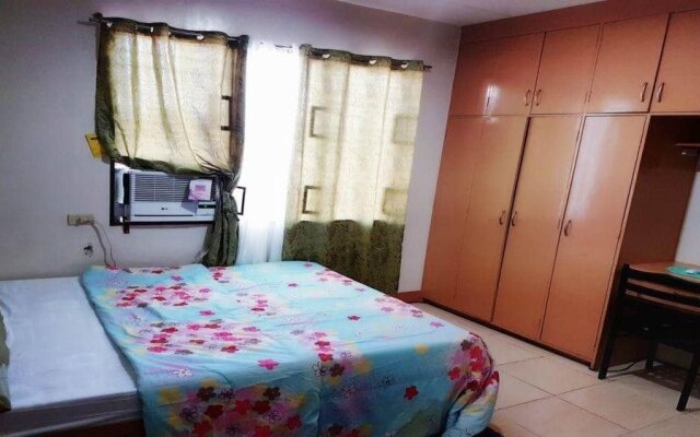 Jp McLoughlin's Boutique Apartelle