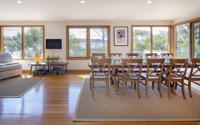 Rimrock - Superior waterfront home