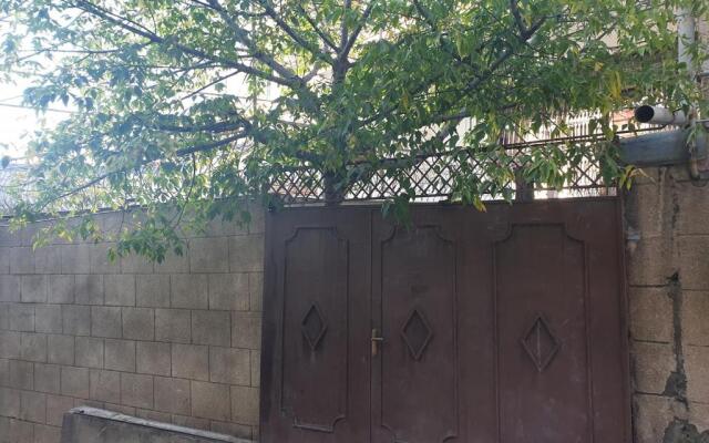 30 Elene Akhvlediani St, Tbilisi