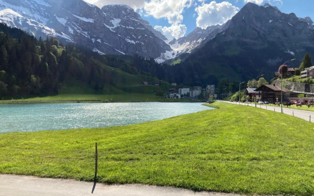 Spiritual Studio Parkplatz Coffee WiFi