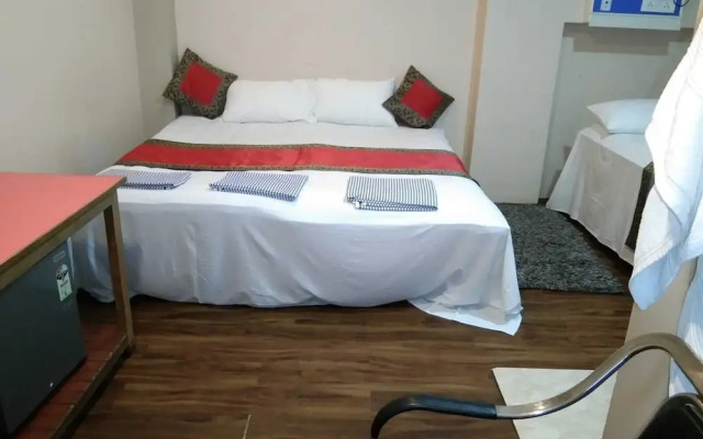 Hotel Medwin Kashi Dham