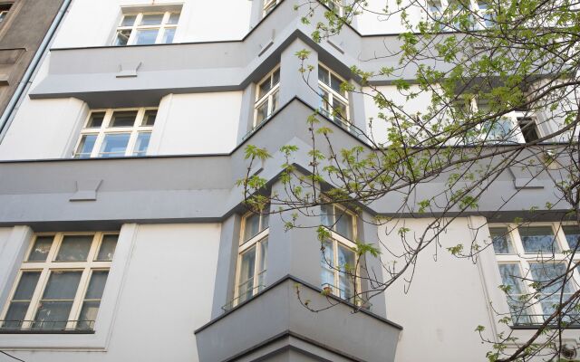 Comfortable Zizkov Apt for 6 pax easyBNB