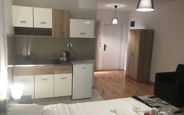 Airport Belgrade R Apartments Hotel