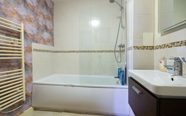 2 Bed Apt - Free Parking - Close to City Centre