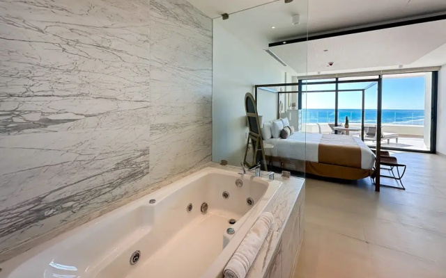 Has it all Beachfront Retreat With Stunning Views