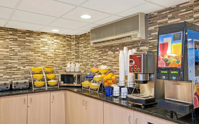 Days Inn by Wyndham East Windsor/Hightstown