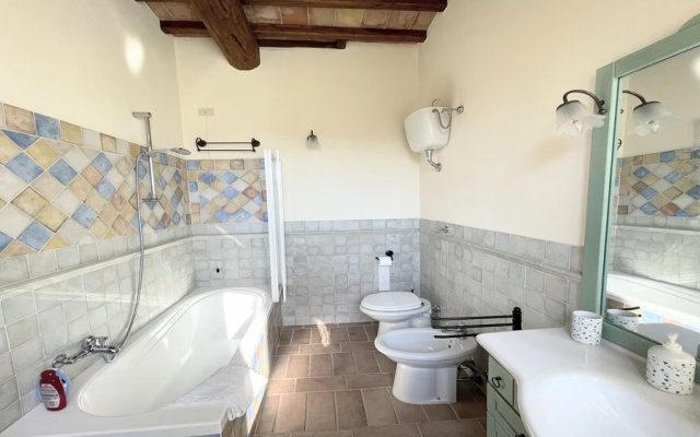 Sleeps 10. Sensational Views Surround Exceptional Villa/no Neighbours. Wifi!