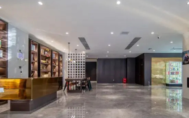 Gray Whale International Hotel (Longquan Branch)