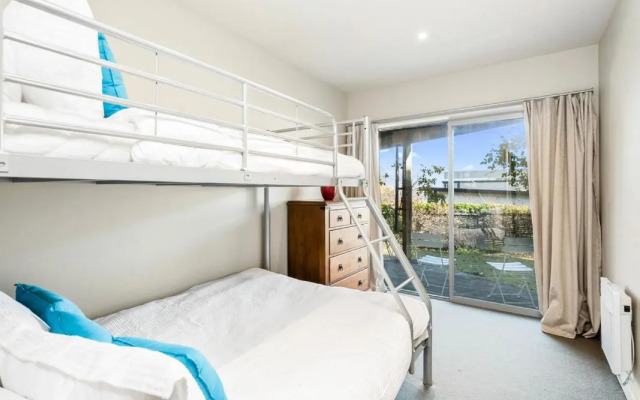 Lake Views on Yewlett - Queenstown Holiday Home