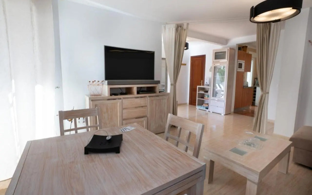 Marina Bella 1F Menyber