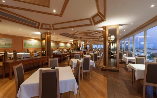 Carcavelos Beach Hotel