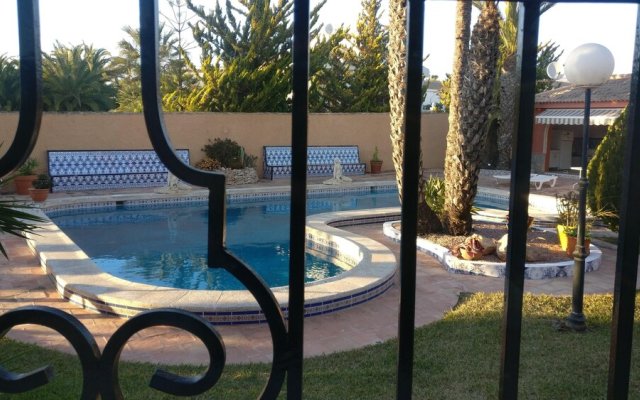 Villa with 2 Bedrooms in Torrevieja, with Private Pool, Enclosed Garden And Wifi - 5 Km From the Beach