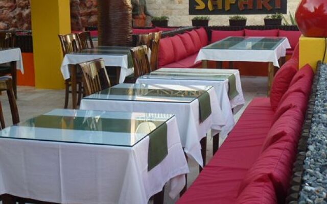 Safari Suit Hotel