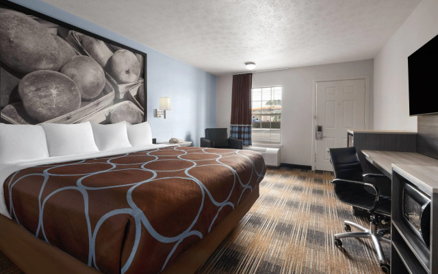 Super 8 by Wyndham Covington