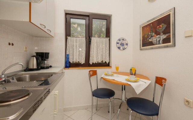 Awesome Home in Makarska With Wifi and 3 Bedrooms