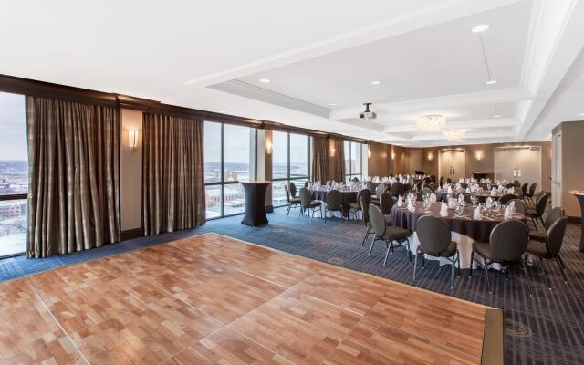 Crowne Plaza Kansas City Downtown by IHG