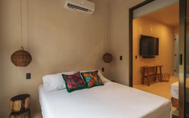 Luxury Jungle Retreat Sleeps 10 Rooftop Pool