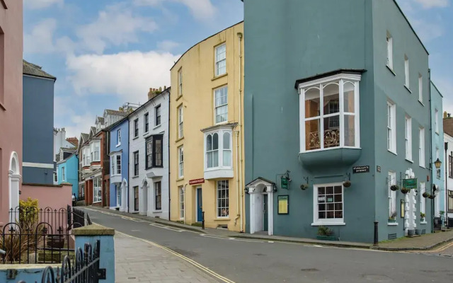 Windermere House - Sea Views Close to Harbour
