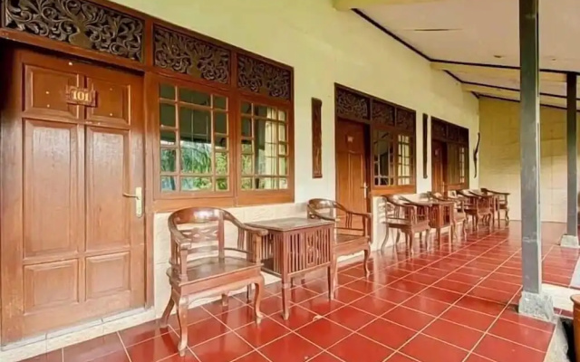 GG House Happy Valley – Restaurant – Megamendung
