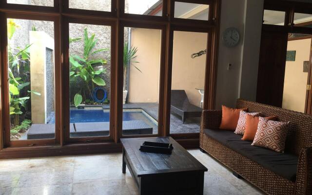 Kuta Holiday Villas – Guest Rooms – Kuta