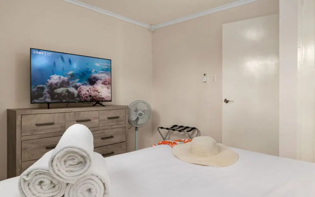 Sleeps 12 Spacious Private Pool Great Location