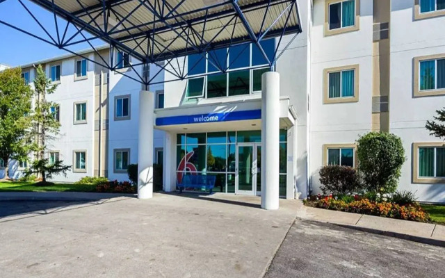 Motel 6 Whitby, ON - Toronto East