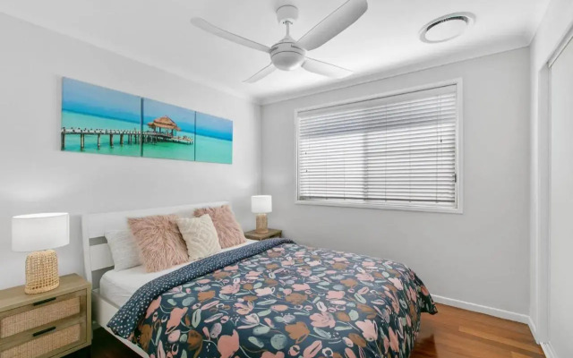 Ivy Street 7, Dicky Beach