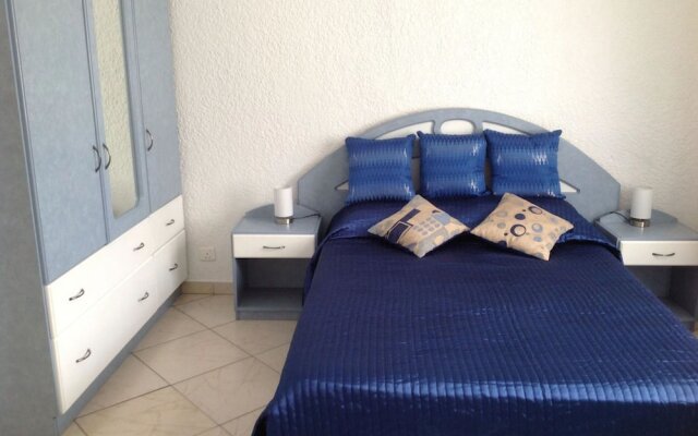 "lovely Apartment in Flic en Flac, Close to the Lovely Beach and all Amenities."