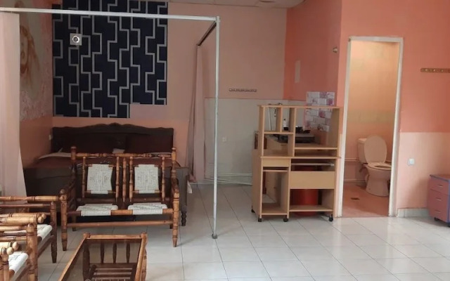 Full House Hostel