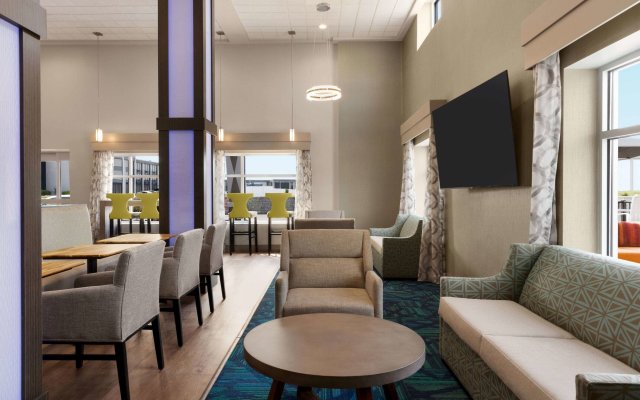 Days Inn & Suites by Wyndham Bowling Green