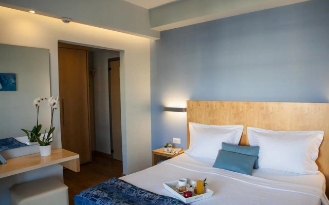 Kronos Hotel