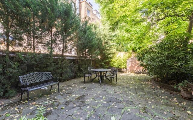 Luxury 2BD Garden Flat in Chelsea