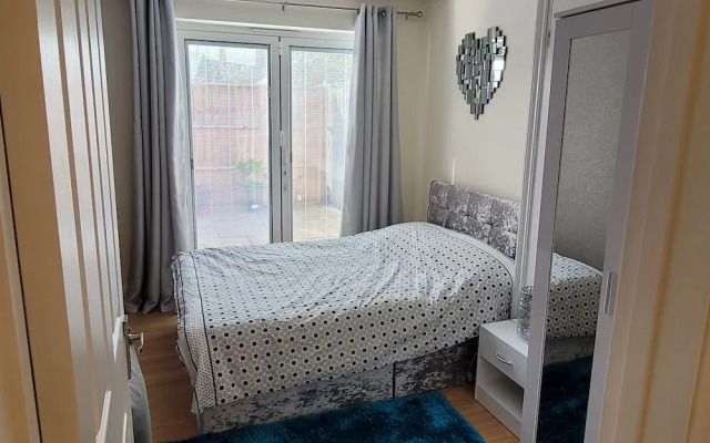 Cozy Central One Bedroom Flat