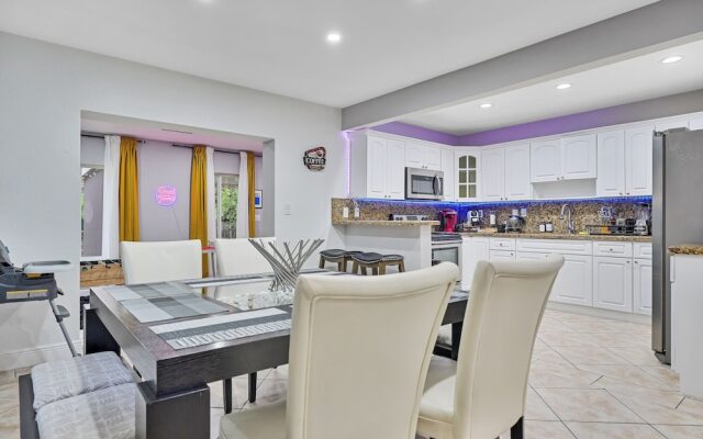 4 to 23 Guests GameRoom 2 Kitchens BAR BBQ