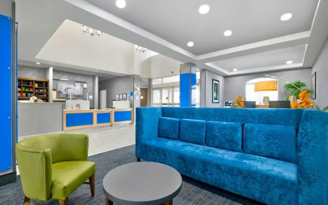 Holiday Inn Express Hotel & Suites Kansas City - Grandview