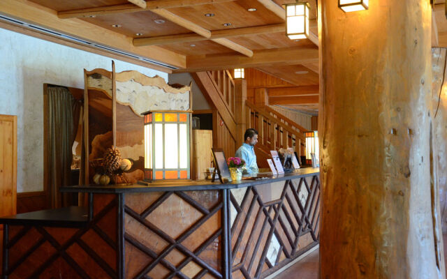 Bear Mountain Inn and Overlook Lodge