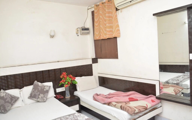 Hotel Yatri International