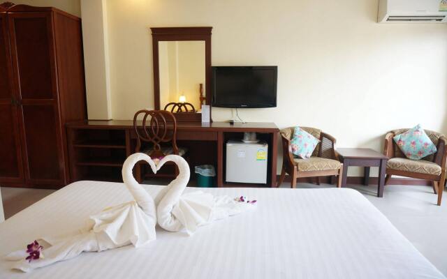 Pranang Flora House