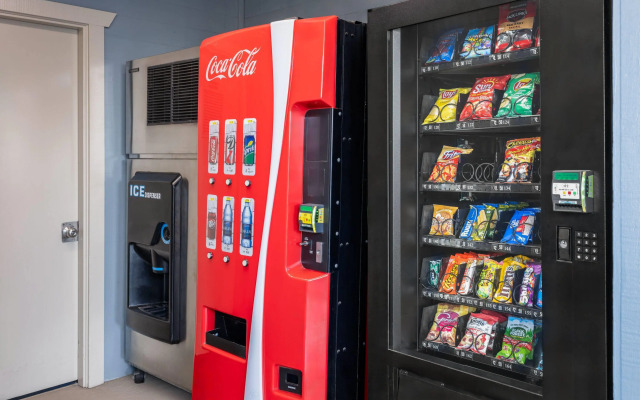 Super 8 by Wyndham Fort Bragg