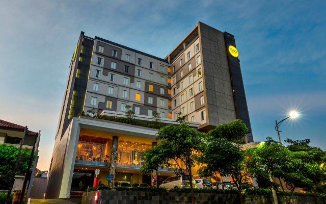 YELLO Hotel Jemursari Surabaya