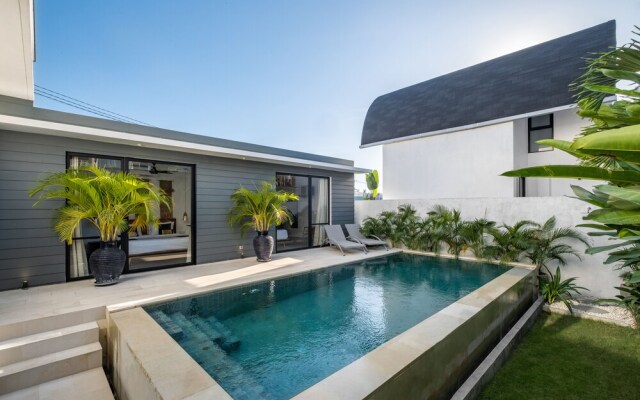 Stylish 3BR Villa Myla By Azure