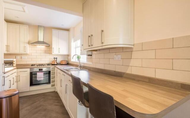 City Centre Location - Over Looking Parkers Piece! Private Entrance