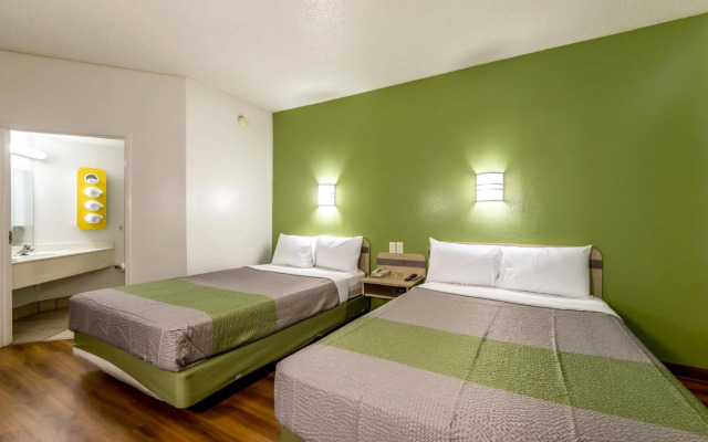 Motel 6 San Antonio, TX - South