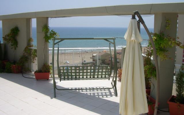 Modern Penthouse Apartment on the Beach